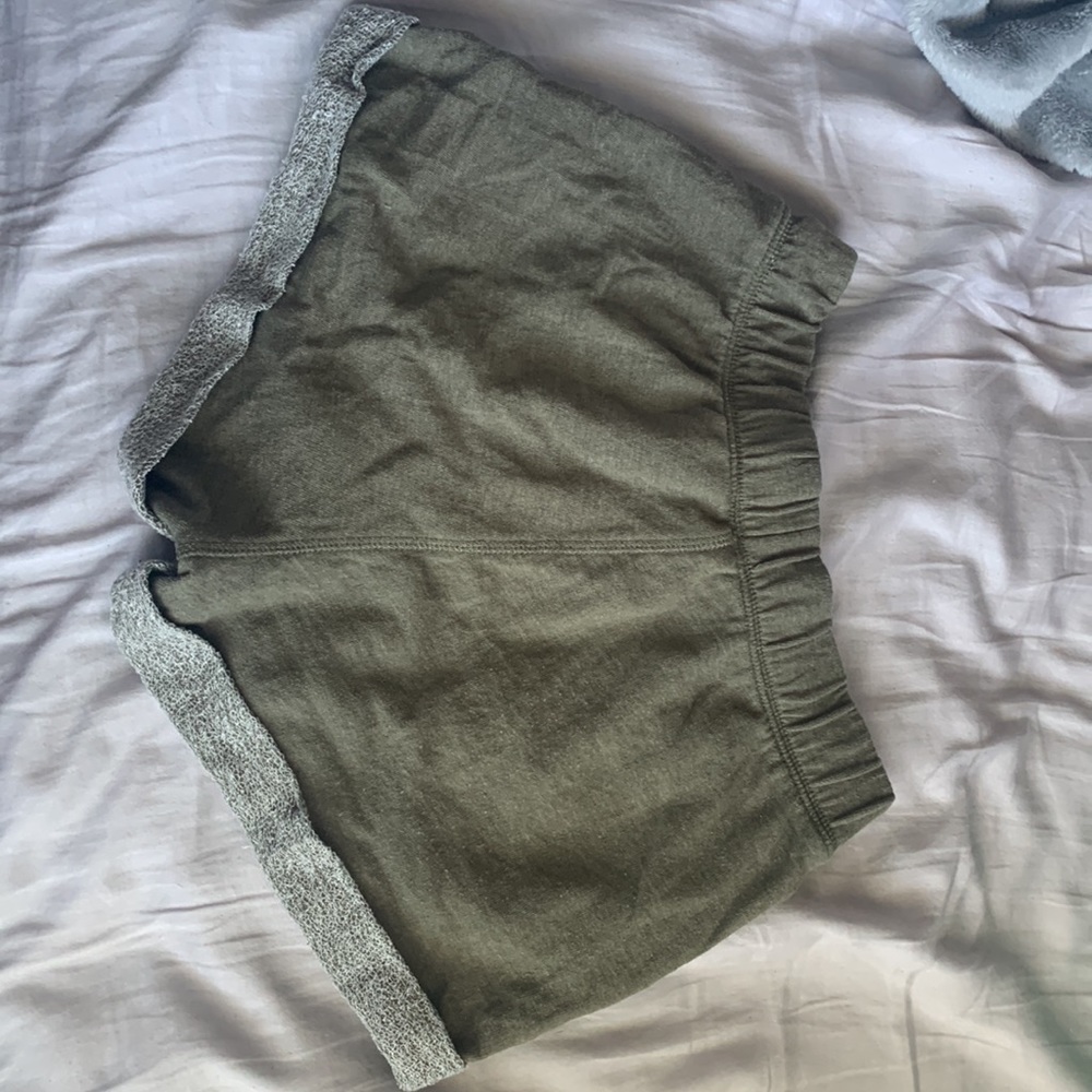 Shorts - Picture 2 of 4